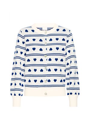 Cardigan blanc avec des motifs de cœurs bleu marine et des rayures horizontales. Il présente un col rond, des manches longues et une fermeture à boutons à l'avant.