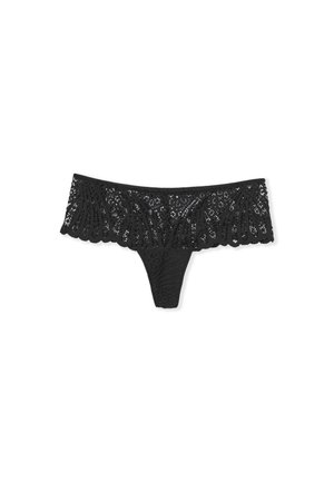 Tanga de encaje negro con patrones florales y en espiral, con una cintura con borde en forma de concha y tela delicada transparente.