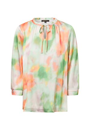 Vlotte, lichte blouse in een pastel aquarelpatroon van groen, oranje en roze. Heeft een geraffineerde halslijn en strikdetail.