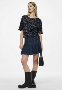 Pieces PCKAM SS JRS NOOS BC - Blusa - black