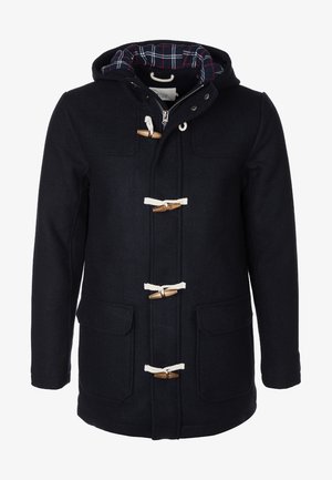 Casaco duffle de lã azul-marinho com capuz, duas bolsas frontais, fechos de madeira em formato de toggle e forro de padrão xadrez em vermelho e verde.