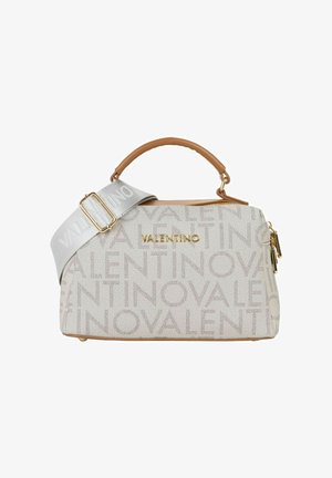 Sac à main Valentino blanc avec poignée en cuir beige, logo doré et large bandoulière grise réglable avec la marque Valentino.