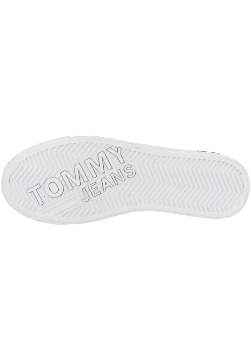 tommy badge vulcanised leather trainers