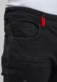 Thumbnail Image 8