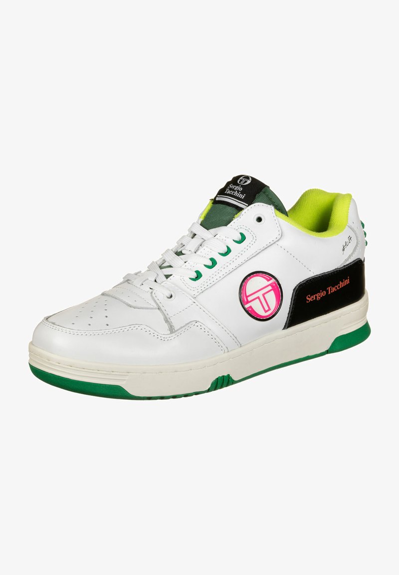 Vit sneaker med gröna accenter och svart panel. Har en rund logotyp i rosa, texturerad sula och vita snören. Dämpad krage i neongrön.