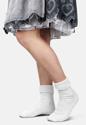 Baumwollsocken in einem hellgrauen Farbton mit gerippten Bündchen, die ein strukturiertes Strickmuster und eine lockere Passform um den Knöchel bieten.