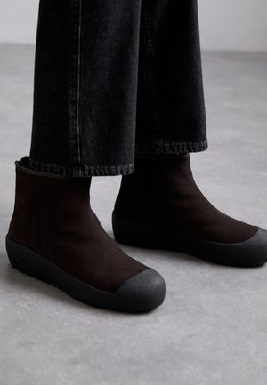 Bally GUARD - Talvesaapad - ebano