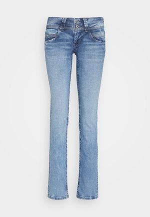 Svetlo modri jeans s ravnim krojem, petimi žepi, zapiranjem na dva gumba in diskretnim bledenjem po celotni tkanini za teksturo.