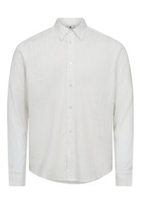 Camicia bianca a maniche lunghe realizzata in tessuto leggero. Presenta un colletto classico, chiusura con bottoni e una superficie leggermente strutturata.