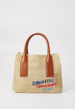 Kootud džuutkott pruunide nahkadega, mille esiküljel on värviline tikand "DSQUARED2 SUMMER LOVERS XOXO". Struktureeritud kuju.