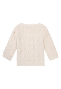 Weißer gestrickter Pullover mit Wellenmuster, Dreiviertelärmeln, gewelltem Saum und offenen Nähten. Weiche Textur und leichtes Design.