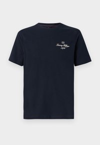 Marineblaue Baumwoll-T-Shirt mit kurzen Ärmeln, Rundhalsausschnitt und weiße gestickte Logo-Details auf der linken Brustseite.