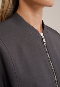 WE Fashion Bomber stiliaus striukė - grey