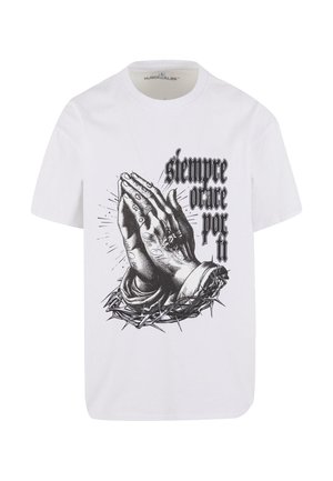White t-shirt with black graphic of praying hands wrapped in a crown of thorns and text "siempre orare por ti" on front.