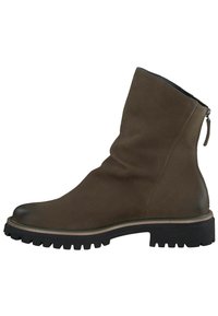 Botte cheville en cuir marron au design décontracté, avec une fermeture éclair sur le côté et une finition texturée. Semelle noire robuste avec des rainures profondes.