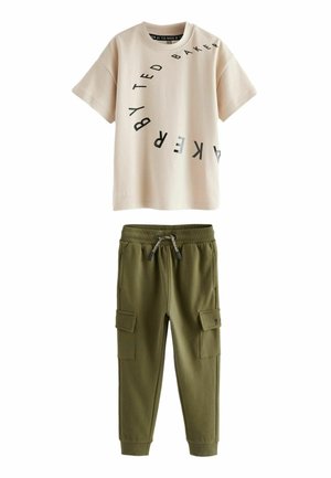GRAPHIC AND JOGGERS SET REGULAR FIT - Verryttelyhousut - neutral