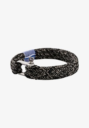 Geflochtenes schwarzes und graues Seilarmband mit einem silbernen Metallschäkelverschluss und einem blau gesteppten Akzent nahe dem Verschlussende.