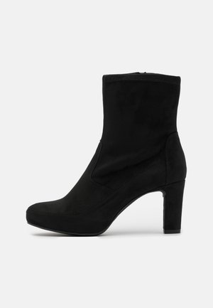Platform ankle boots - black