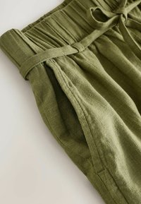 Next TIE WAIST - Šortky - khaki green