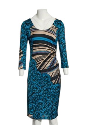 Vestido con mangas tres cuartos con patrones florales y a rayas azules en negro, beige y azul sobre un maniquí.