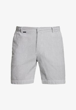 Gestreepte korte broek in blauw en wit katoen. Voorzien van een platte tailleband met knoopsluiting en zijzakken. Gestructureerde stof met fijne strepen.