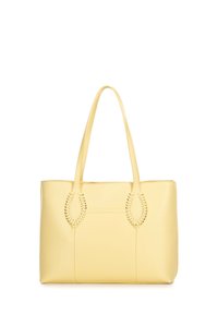 Gelbe Handtasche aus Kunstleder mit gewebten Schlaufenakzenten, verlängerten Griffen und einer strukturierten rechteckigen Form. Glatte Oberfläche und minimale Nähte.