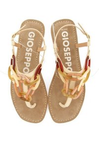 Sandales en daim taupe avec une semelle plate, présentant un design de chaîne en plastique multicolore sur le dessus et de fines brides autour de la cheville. Marque Gioseppo à l'intérieur.