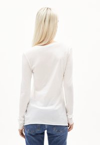 ARMEDANGELS EINIAARA SOFT - Langarmshirt - off white