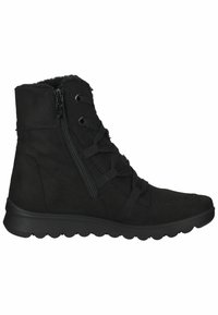Bottine en cuir suédé noir avec un bout rond, une fermeture éclair sur le côté et un design à lacets. Elle présente une texture et une semelle en caoutchouc rembourrée.