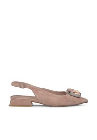 Rosa Wildleder-Slingback-Schuh mit niedrigem Absatz und großem Edelsteinakzent an der Spitze. Glatte Textur und spitz zulaufendes Design. Verstellbarer Riemen mit Schnalle.