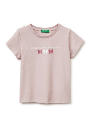 Hellrosa kurzärmeliges Hemd mit dem Schriftzug "UNITED COLORS OF BENETTON" und drei Schleifenillustrationen in Pink und Weiß, mittig auf der Brust.