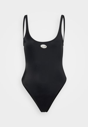 Must musträpiga must ujumistrikoo, millel on õhukesed reguleeritavad rihmad, kõrge lõikega jalad ja ümardatud hõbedane logoaktsent rinnal. Siledat kangast tekstuur.