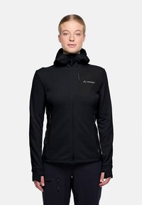 Zwarte jack met ritssluiting, hoge kraag en verstelbare capuchon. Heeft een strak ontwerp, zachte textuur en zijzakken met rits. VAUDE-logo op de borst.