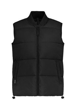 Zwarte gewatteerde vest met hoge kraag, ritssluiting aan de voorkant en twee zijzakken; heeft een geborduurd patroon en verstelbare trekkers aan de onderkant.