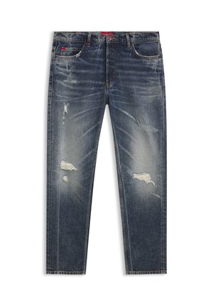 Ciemnoniebieskie jeansy z efektem przetarć, posiadające rozdarcia i blaknięcia, klasyczny fason z pięcioma kieszeniami oraz zapięcie na guzik w pasie.