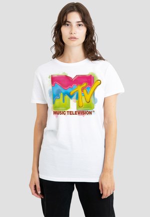 Weißes Baumwoll-T-Shirt mit einem bunten MTV-Print in Pink, Grün, Gelb und Blau, das ein lässiges und lebhaftes Design zeigt.