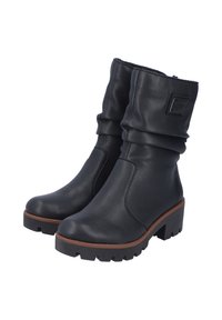Botas de cuero negro hasta el tobillo con un diseño arrugado, acabado texturizado y una suela de goma con un ligero tacón y un acento marrón.