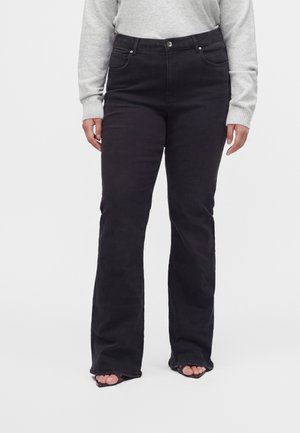 ONLY Carmakoma, CARPHOEBE - Flared jeans - washed black