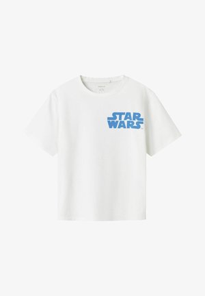 Camiseta de algodón blanca con mangas cortas y cuello redondo, con un gráfico de texto azul "STAR WARS" en la parte delantera.
