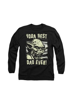 Schwarzes Langarm-T-Shirt mit einem grafischen Druck eines Charakters mit großen Ohren und dem Text "YODA BEST DAD EVER!" in einer abgenutzten Schriftart.