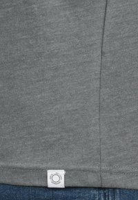 Solid SDBEDO - Jednoduché tričko - grey melange