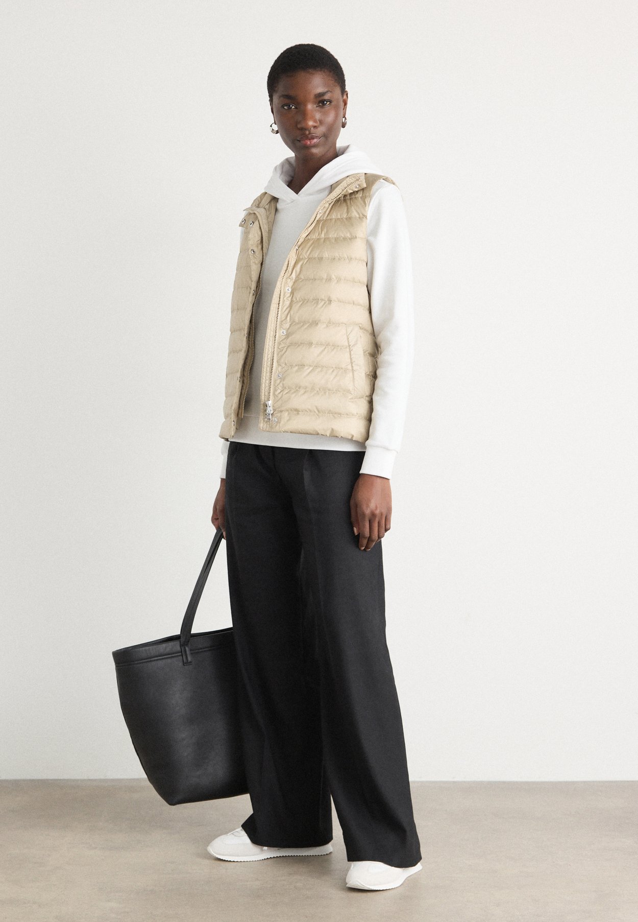 LIGHT VEST