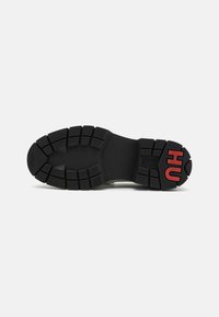 HUGO KRIS LOAFER - Mokasīni - natural