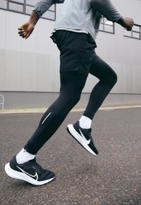 AIR ZOOM PEGASUS 40 - Cestná bežecká obuv - black/white/iron grey