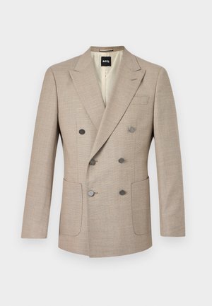 Beige dobbeltradet blazer med hakket revers, seks knapper, to forreste påsyede lommer og et sort BOSS-mærke indeni kraven.