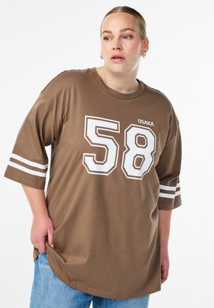 OVERSIZE  MIT 3/4-ÄRMELN - T-shirt print - fossil w. white