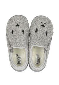 Grijze instapschoenen met een pluizige textuur, geborduurde gezichtsdetails en een zachte voering. Voorzien van een ritssluiting aan de zijkant voor gemakkelijk aan- en uittrekken.