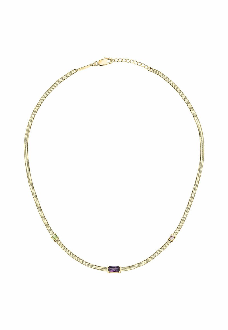 Guldtonad halsband med en flexibel kedja och tre färgade ädelstenar: en lila centralsten och två mindre gröna och rosa stenar.
