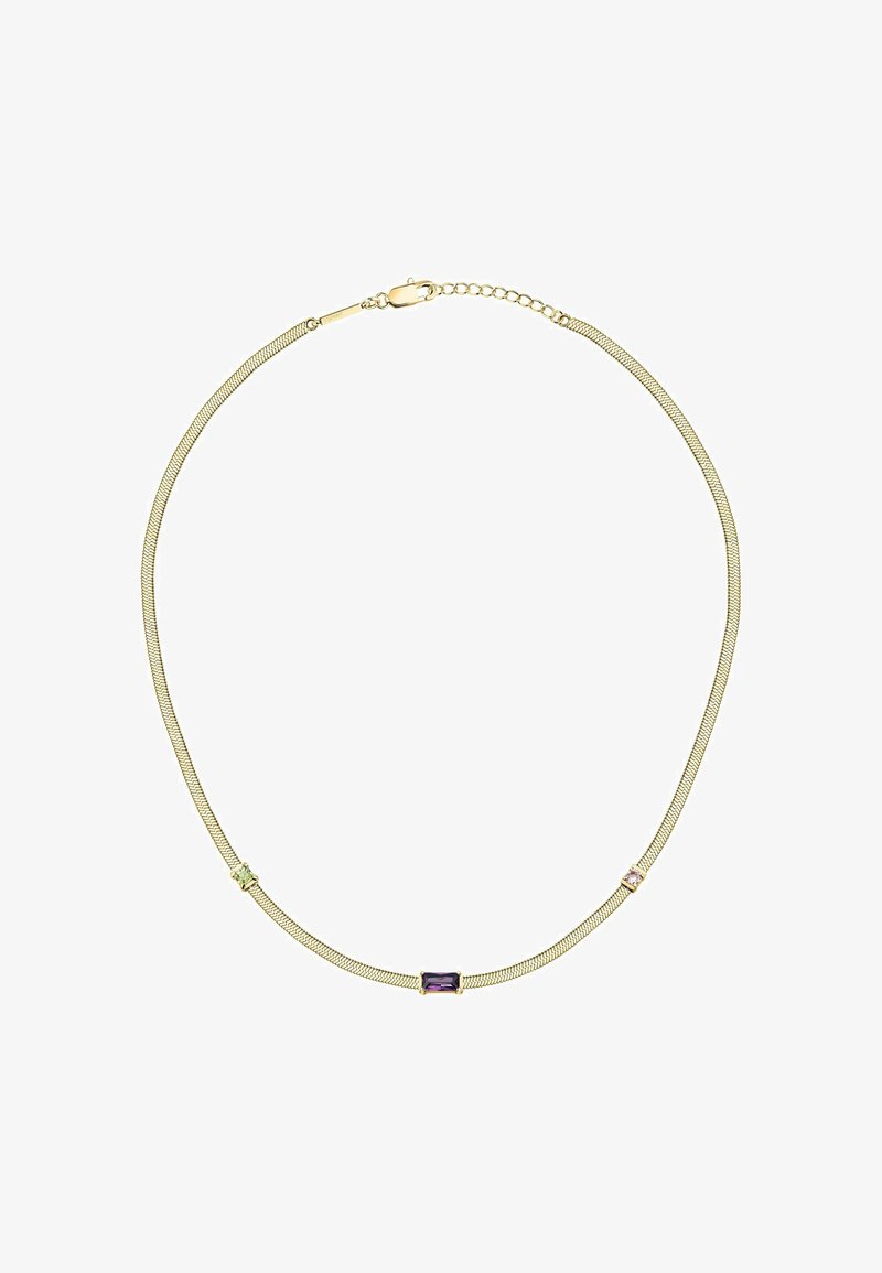 Guldtonad halsband med en flexibel kedja och tre färgade ädelstenar: en lila centralsten och två mindre gröna och rosa stenar.