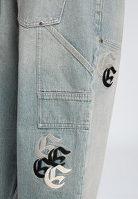 EIGHTYFIVE PATCHED CARPENTER - Tesarske kavbojke - island blue